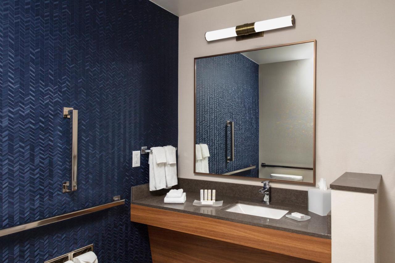 Hotel Fairfield By Marriott & 2*