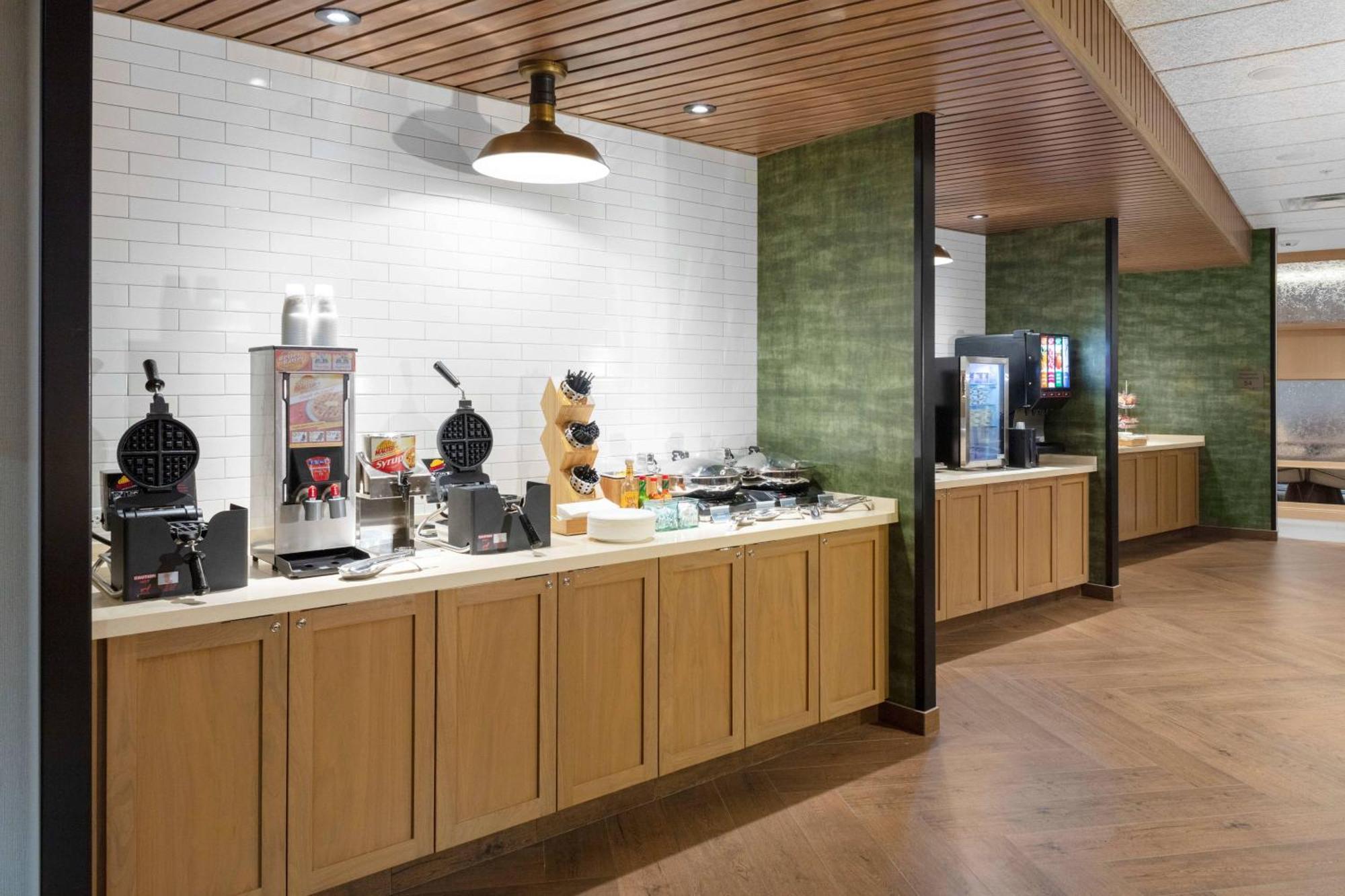 Fairfield By Marriott & Hotel 2*
