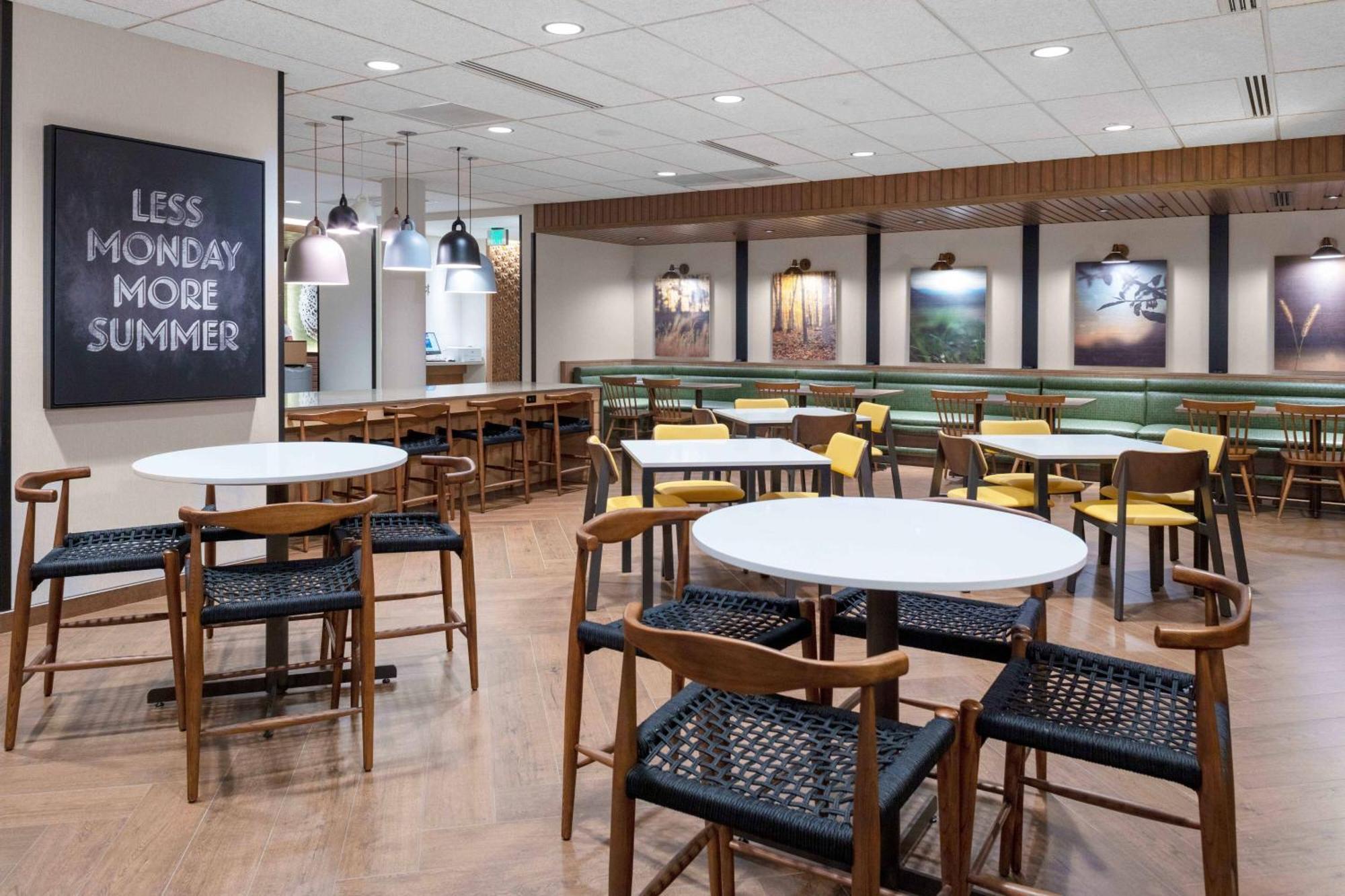 Hotel Fairfield By Marriott & Medford