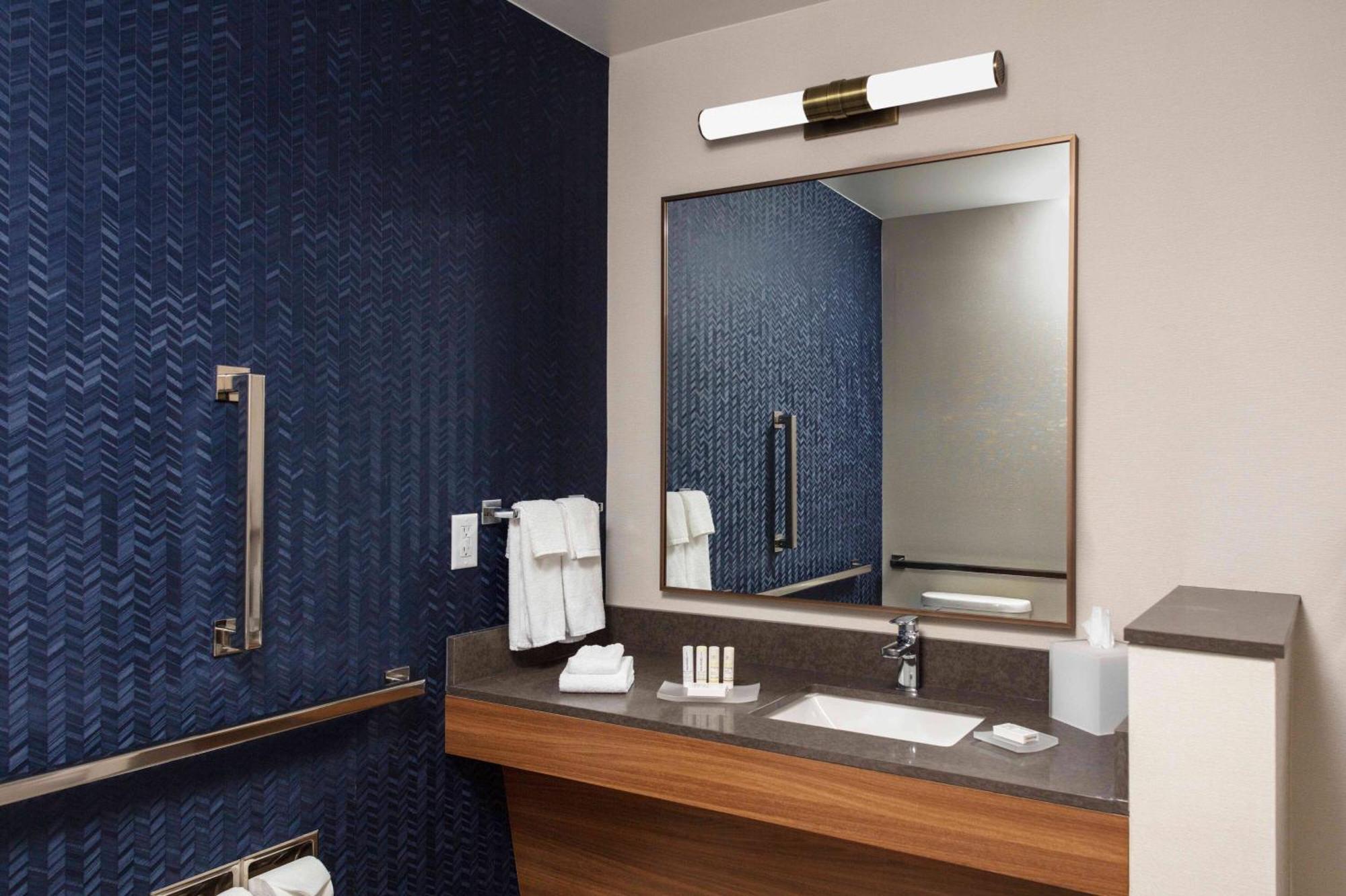 Fairfield By Marriott & Hotel Medford