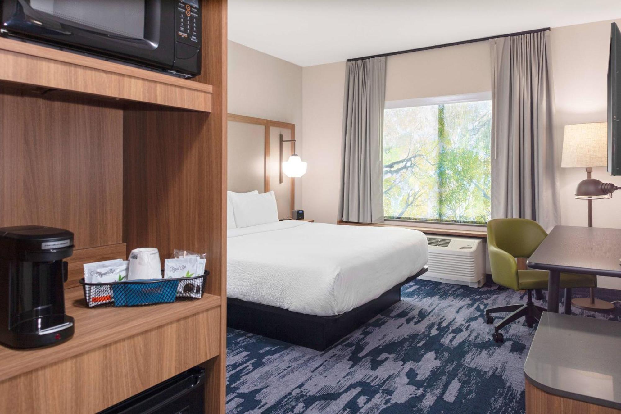 Hotel Fairfield By Marriott & 2*